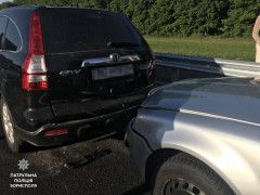 Пасажирський автобус зіткнувся з трьома автомобілями в аеропорту "Бориспіль" (ФОТО)