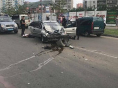 У Броварах екіпаж з трьох наркоманів протаранив Mitsubishi (ВІДЕО)