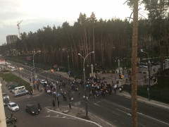 Без світла і води: мешканці скандального житлового комплексу в Ірпені перекрили вулиці через свавілля забудовника (ФОТО)