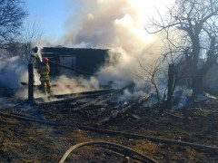 У Бородянському районі вогонь охопив будинок 