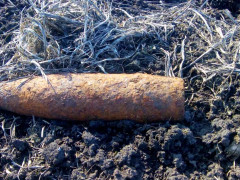 На Сквирщині чоловік посеред поля виявив вибухівку
