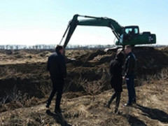 Поблизу Білої Церкви спецтехніка знову працювала біля футляру технологічної мережі (ВІДЕО)