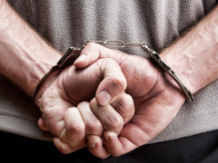 На Богуславщині невідомі вкрали пам’ятну табличку зі школи, де вчився відомий політичний діяч (ФОТО)
