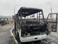 Поліцейські з’ясовують обставини спалаху маршрутки в Ірпені (ФОТО)