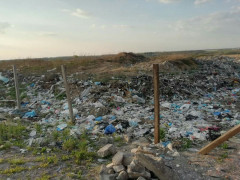 Фото дня: поля зі сміття навколо нововідкритого сміттєсортувального комплексу біля Ставища