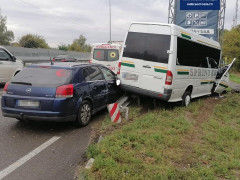 У ДТП під Києвом за участю легковика та мікроавтобуса чудом ніхто не постраждав