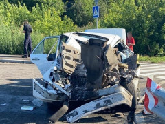 У Бишеві подружжя киян на Mersedes в'їхало у вантажівку (ФОТО)