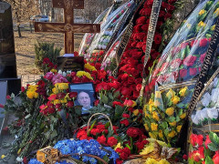 Останню дорогу встелили квітами: у Борисполі попрощалися з загиблим в Ірані пілотом (ФОТО)