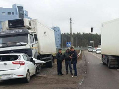 У Бориспільському районі вантажівка знесла з дороги автомобіль порушниці