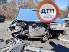 Під Вишгородом у ДТП "китаєць" розбив капот Volvo (ФОТО)