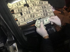 Начальника відділу ГУ ДФС у Київській області та його заступника затримали за хабар (ФОТО)