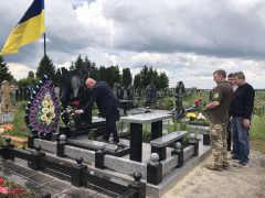 У Рокитнянській ОТГ вшанували пам'ять загиблого учасника війни на Донбасі