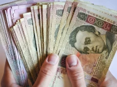 У Білій Церкві водій кинув гроші до службового автомобіля поліцейських