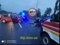 На Бородянщині водійка вилетіла на зустрічну смугу: постраждали 6 людей