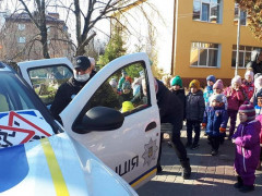 У Вишгороді поліцейські розповіли про безпеку руху дошкільнятам (ФОТО)