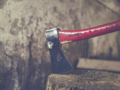 На Київщині засудили чоловіка, який убив товариша сокирою  