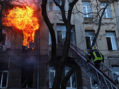 У Бучі психічно хвора пенсіонерка ледь не спалила багатоповерхівку (ВІДЕО)