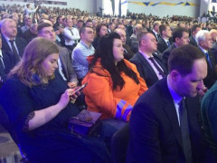 Скандал на з'їзді Порошенка: реперша з Баришівки заявила, що її хитрістю заманили до президента