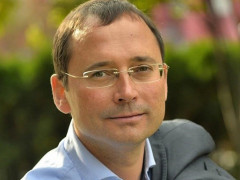Нардеп Колюх бронював готель закордоном прямо на засіданні Верховної Ради (ФОТО)