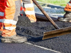 Влада зняла рекламний відеоролик про укладання асфальту в Київській області (ВІДЕО)