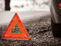 На Білоцерківщині  неадекватні молодики на мікроавтобусі врізалися в огорожу (ВІДЕО)