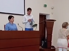 Мер міста Українка влаштував бійку з активістом у сесійній залі (ВІДЕО)