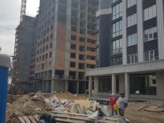 В Ірпені у лікарні помер будівельник, який випав з 13-го поверху   
