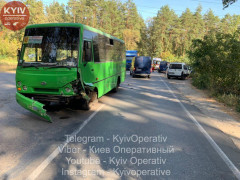 У Коцюбинському маршрутка зіткнулася з легковим автомобілем 