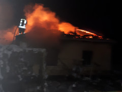 У Білоцерківському районі спалахнув будинок