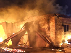 Пожежу на підприємстві в Кагарлику гасили 25 рятувальників