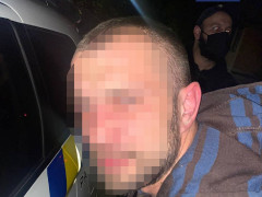 У Білій Церкві чоловік погрожував людям японською зброєю (ФОТО)