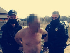 У Білій Церкві чоловік почав посеред міста душити неповнолітню