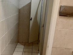 У Крюківщині школяр розпилив перцевий балончик у чоловічому туалеті