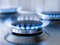 Що чекає жителів Київщини: власник "Київоблгазу" олігарх Фірташ почав відрізати від газу цілі села