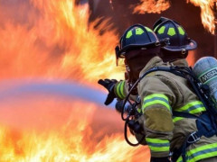 У Боярці приватний будинок охопило полум’ям: рятувальники уже в дорозі (ВІДЕО)