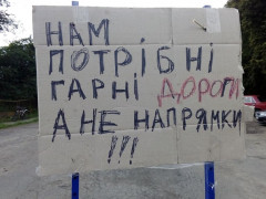 На Фастівщині громада перекрила рух трасою державного значення (ФОТО)