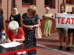 Колетив театру ім. Саксаганського мітингує проти нового в.о. директора