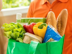 В Ірпені волонтери активно доставляють продукти 
