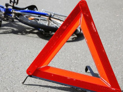 У Тетієві легковик збив велосипедиста