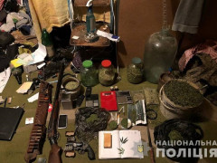 На Київщині наркоторговці у великих кількостях виготовляли солі "Альфа PVP" (ФОТО, ВІДЕО)