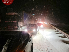 Колона із фур та замети на дорогах: як пройшов 19-годинний снігопад на Київщині (ФОТО)