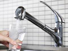 У Вишгороді з кранів тече вода сумнівної якості (ФОТО)