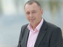 Скандальний перевізник-кандидат Нестерчук привітав друзів із днем собак (ФОТО)