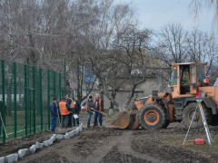 У Студениківській ОТГ ремонтують спортивний майданчик (ФОТО)