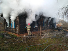 На Київщині палав будинок