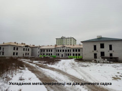 У Нових Петрівцях розпочато укладання металочерепиці у садочку (ВІДЕО)