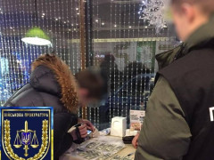 Військова прокуратура спіймала на хабарі адвоката депутата Київоблради (ФОТО)
