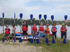 Дітей Козинської громади навчають плавати на каяках