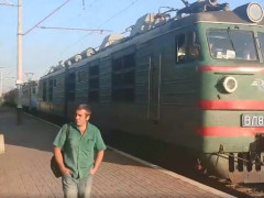 У Бородянському районі вантажний локомотив тягнув електричку