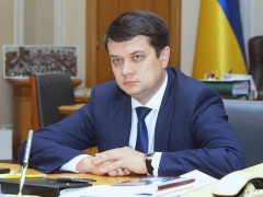 Разумков прокоментував скандал із Клавдієвською фабрикою ялинкових прикрас